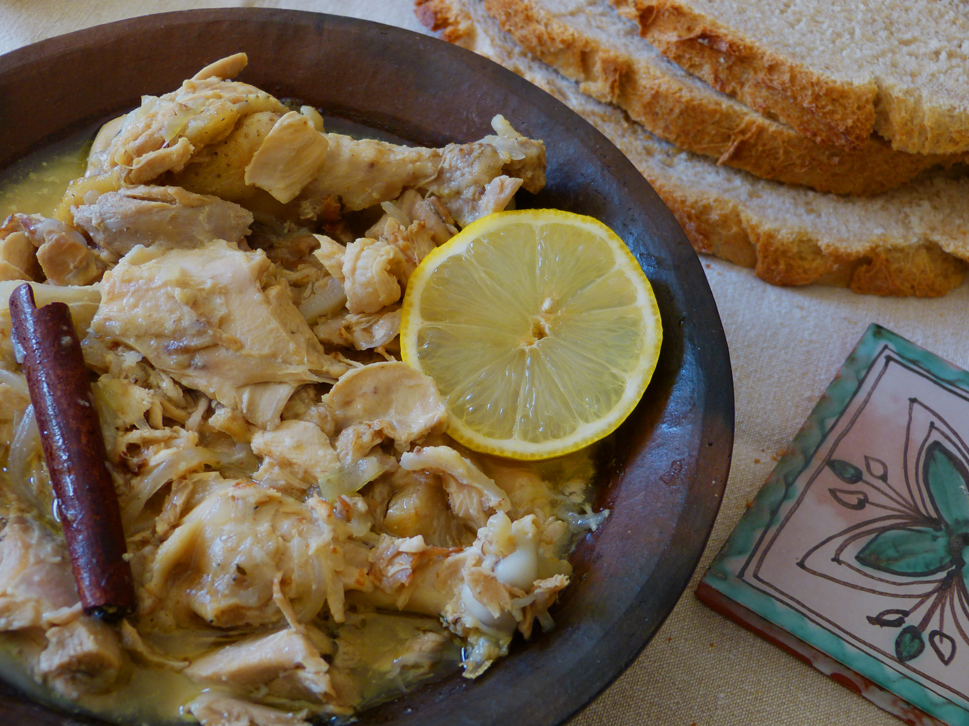 Plat-medieval-limoniera-poulet-amandes-citron-les-causeries-culinaires-recettes-ancetres-boutique-cours-cuisine-histoire