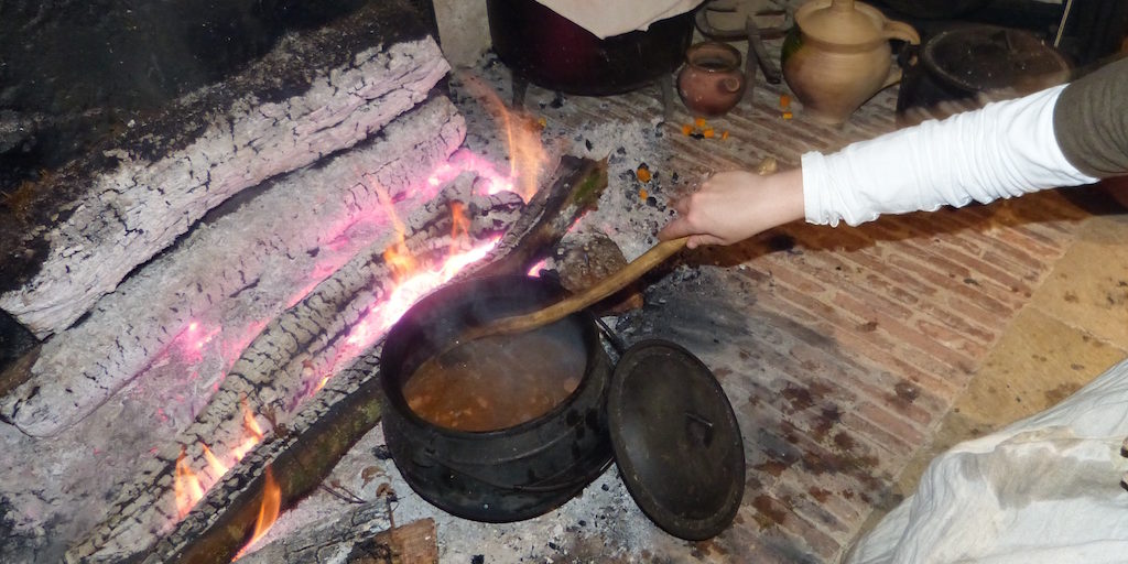 Animation-cuisine-chateau-de-Murol-les-causeries-culinaires-recettes-ancetres-boutique-cours-cuisine-histoire