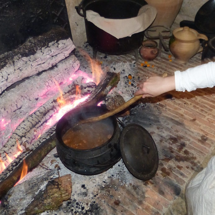 Animation-cuisine-chateau-de-Murol-les-causeries-culinaires-recettes-ancetres-boutique-cours-cuisine-histoire Animation-cuisine-chateau-de-Murol-les-causeries-culinaires-recettes-ancetres-boutique-cours-cuisine-histoire