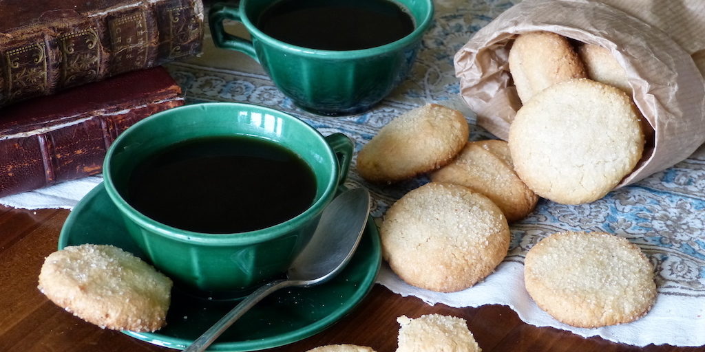 Photo-2-tasse-à-café-biscuits-amandes