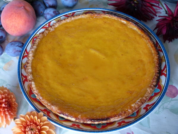 Tarte-melon-les-causeries-culinaires-recette-fait-maison-boutique-saveur-histoire photo-tarte-au-melon-avec-fruits-autour