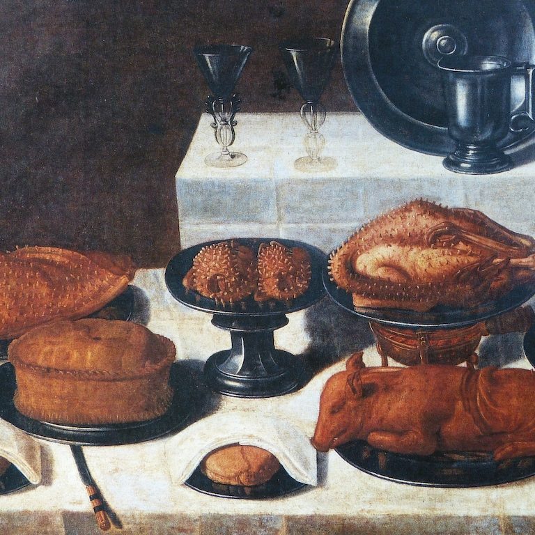 Tableau représentant des pâtés dorés, des viandes rôties servis sur des plats en étain.