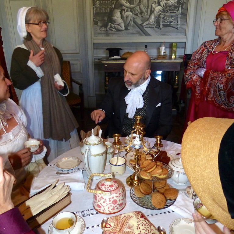 Animation-Soult-les-causeries-culinaires-recette-fait-maison-boutique-saveur-histoire Photo des gouteurs en costume d'époque