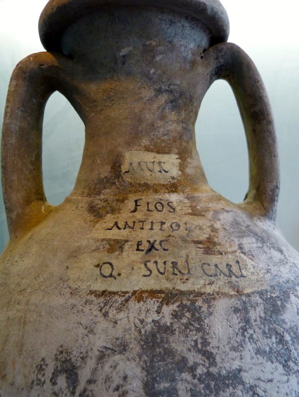 Amphore de garum conservée au musée de Arles