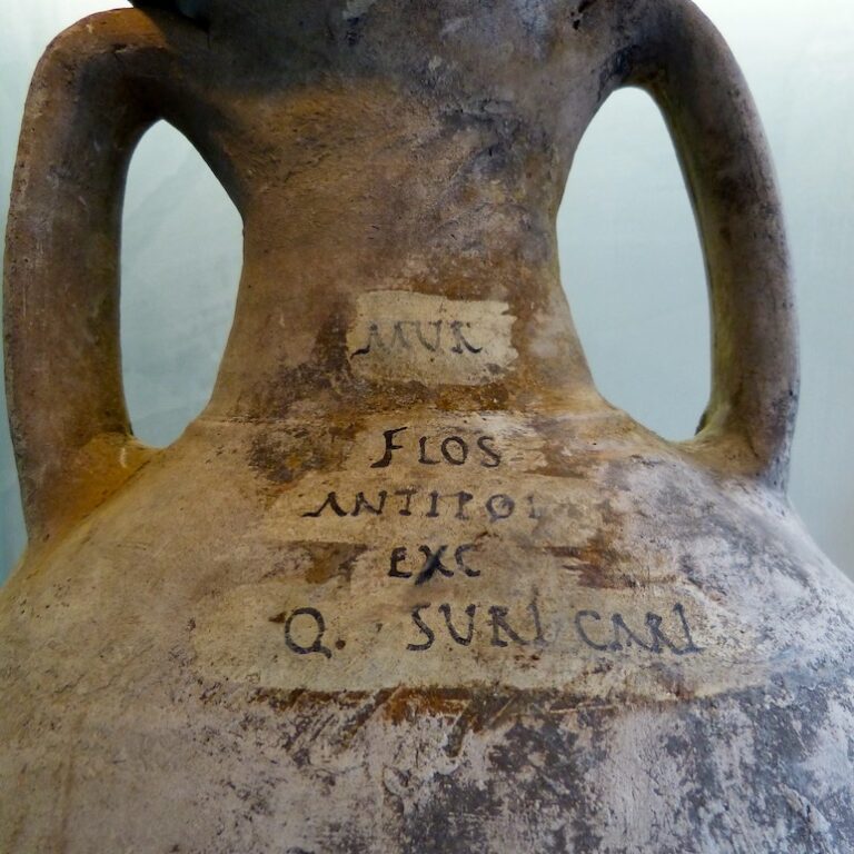Garum-amphore-Arles-les-causeries-culinaires-recette-fait-maison-boutique-saveur-histoire Amphore de garum conservée au musée de Arles