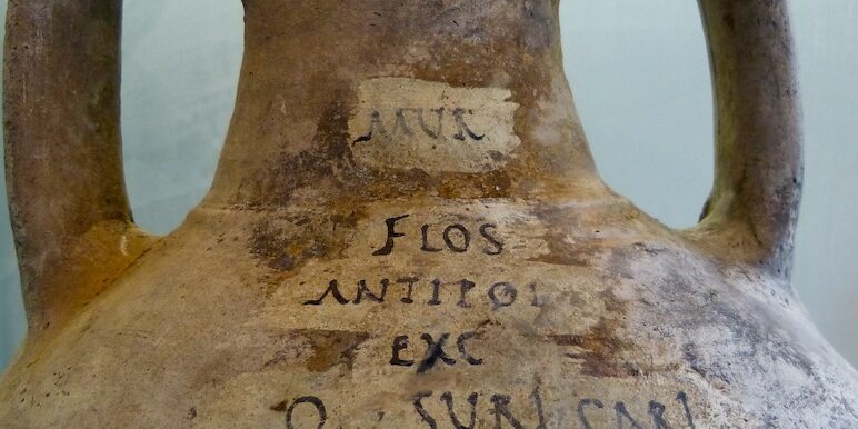 Garum-amphore-Arles-les-causeries-culinaires-recette-fait-maison-boutique-saveur-histoire Amphore de garum conservée au musée de Arles