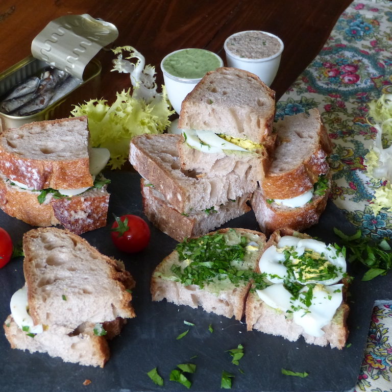 Sandwiches-les-causeries-culinaires-recette-fait-maison-boutique-saveur-histoire Photo de sandwiches réalisés selon les recettes de 1935