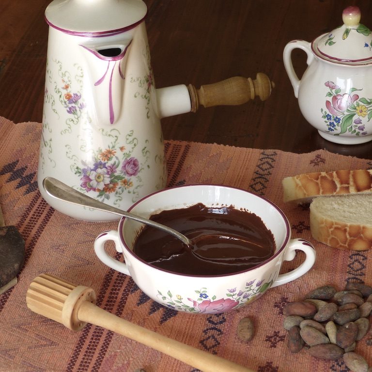 Chocolat-tasse-les-causeries-culinaires-recette-fait-maison-boutique-saveur-histoire photo d'une tasse de chocolat suivant la recette de 1662