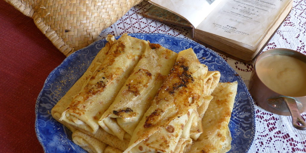 Crepes-café-19e-les-causeries-culinaires photo de crêpes fourrées au café suivant la recette de 1829