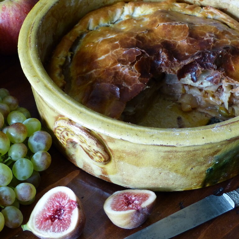 Tourte-pommes-recettes-medievale-les-causeries-culinaires-recette-fait-maison-boutique-saveur-histoire Photo de la tourte réalisée suivant la recette médiévale
